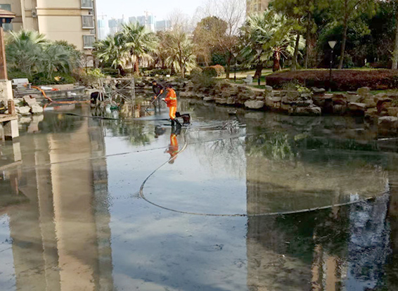 镇远景观池淤泥清理
